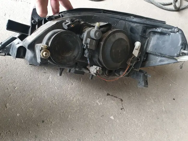 Nissan Primera (2001 - 2008) Передняя фара — фото 2