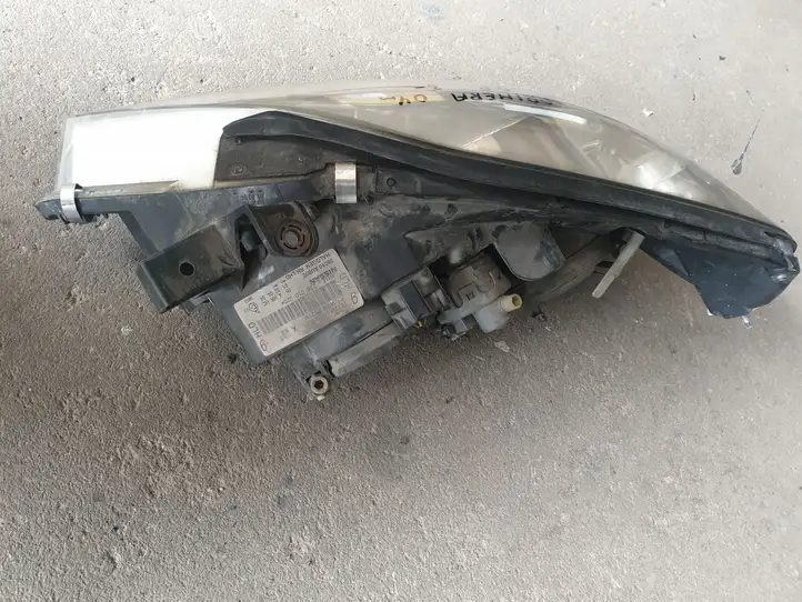 Nissan Primera (2001 - 2008) Передняя фара — фото 3