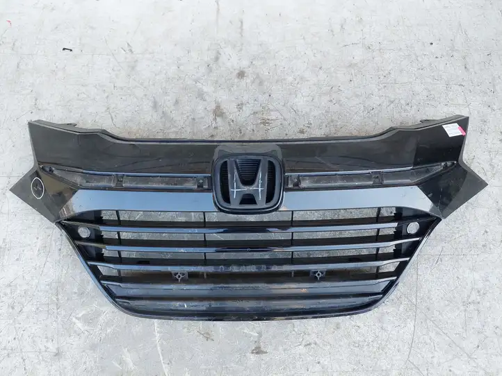 Honda HR-V (2015 - 2020) 71120T7WAZZ04 Верхняя решетка радиатора — фото 1