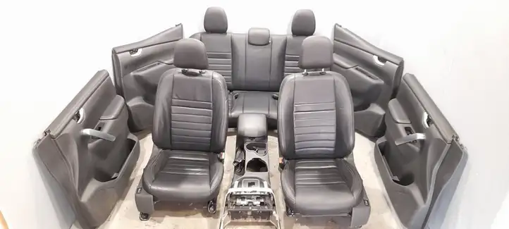 Mercedes-Benz W470 (2017 - 2020) Комплект отделки дверей — фото 1