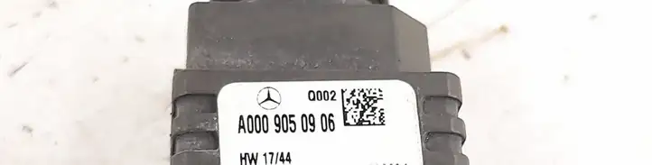 Mercedes-Benz W470 (2017 - 2020) Видеокамера заднего вида — фото 6