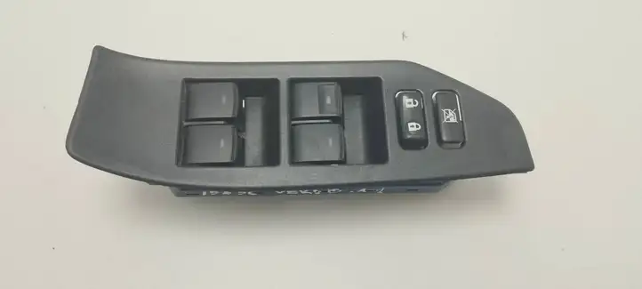 Toyota Verso (2012 - 2015) 8404005020 Блок кнопок стеклоподъемников — фото 1