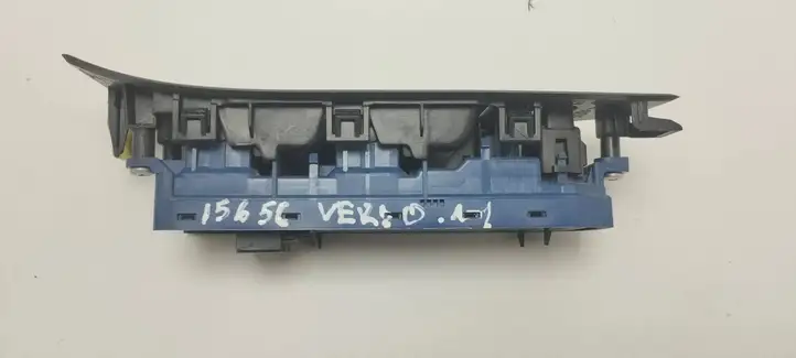 Toyota Verso (2012 - 2015) 8404005020 Блок кнопок стеклоподъемников — фото 2