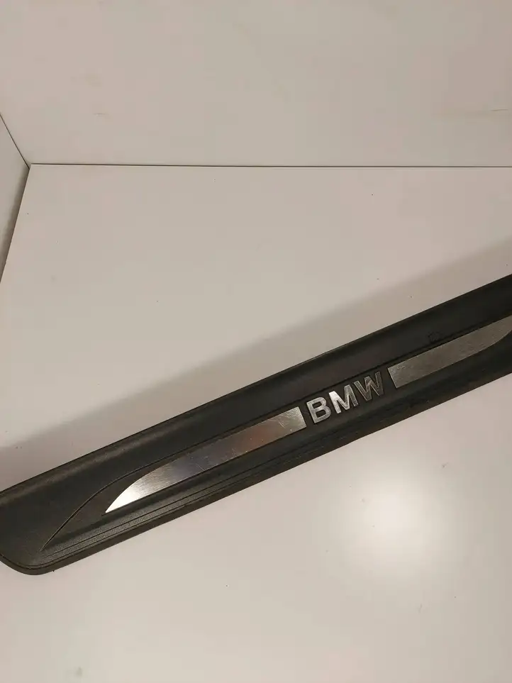 BMW 5 F10 F11 (2009 - 2016) 57550913 Внутренняя отделка переднего порога — фото 1
