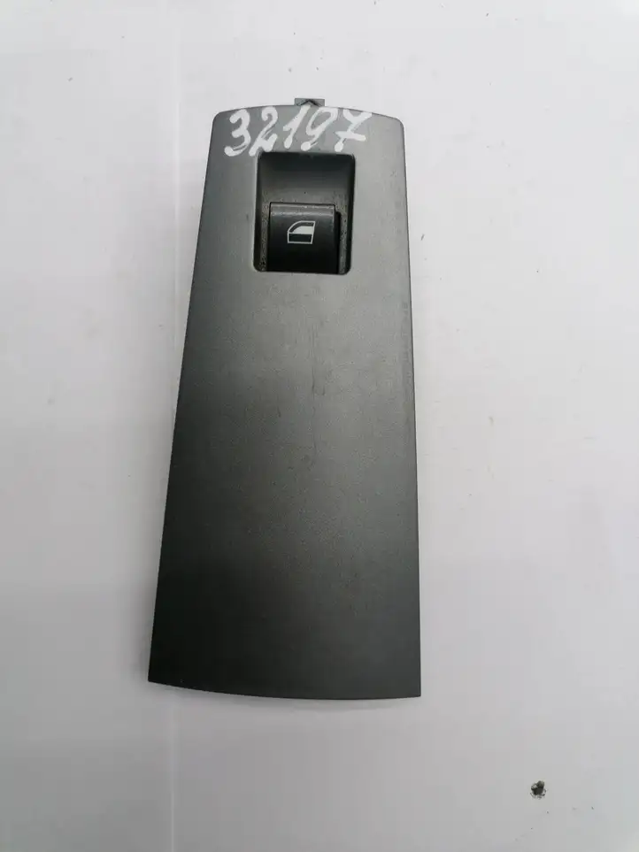 BMW 7 E65 E66 (2001 - 2008) 8379597 Кнопка стеклоподъемников — фото 1
