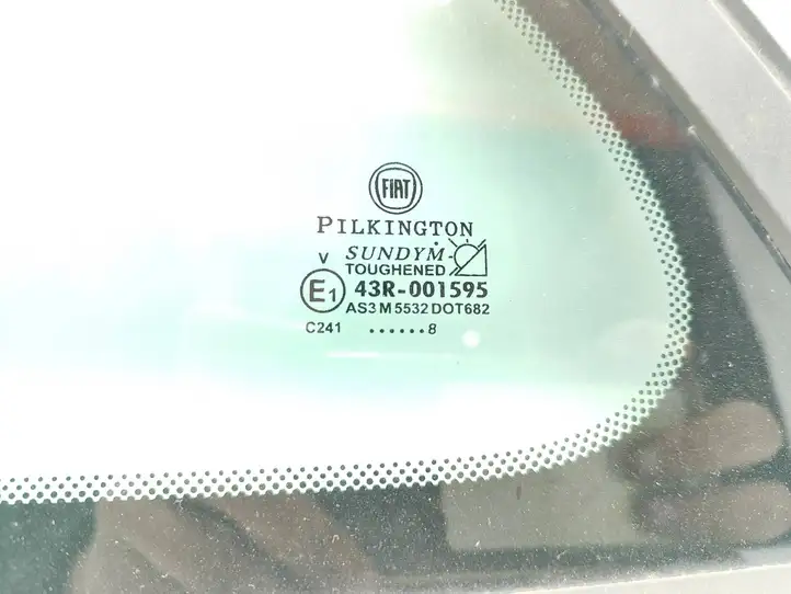 Fiat 500 (2015 - ) 43R001595 Заднее боковое стекло — фото 3