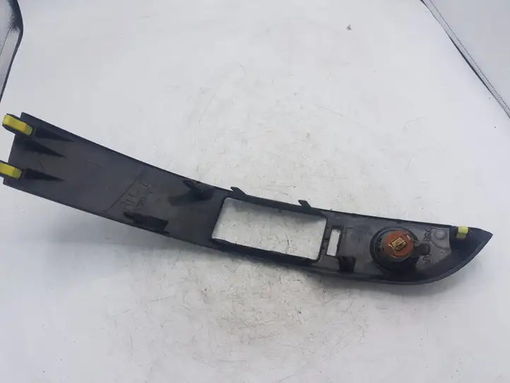Toyota Corolla Verso AR10 (2004 - 2009) 5567064020 Прочие детали салона — фото 3