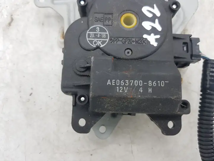 Toyota Avensis T250 (2003 - 2006) AE0637008610 Двигатель задвижки потока воздуха — фото 2