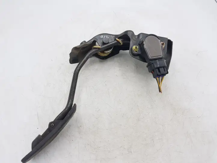 Toyota Corolla Verso AR10 (2004 - 2009) 8928152021 Педаль акселератора — фото 1