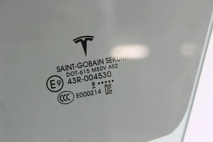 Tesla Model 3 (2017 - 2023) Стекло передней двери — фото 4