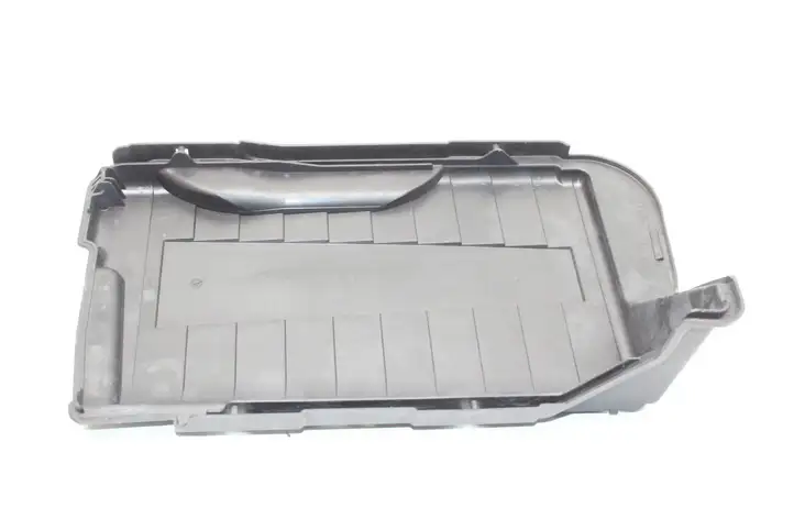 Mercedes-Benz A W176 (2012 - 2018) A2465410005 Крышка ящика аккумулятора — фото 3