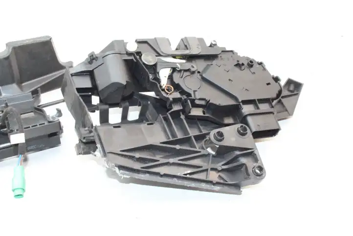 Ford Kuga I (2008 - 2012) 8V4AS26412GA Замок задней двери — фото 2