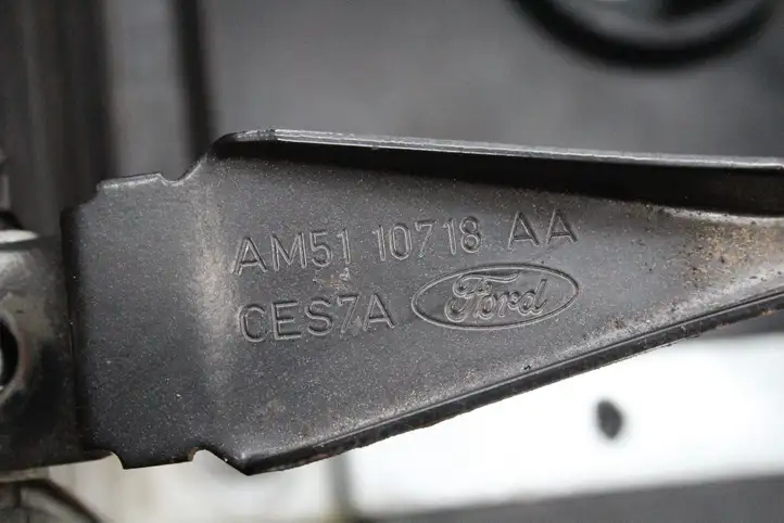 Ford Kuga I (2008 - 2012) AM5110723AB Ящик аккумулятора — фото 8