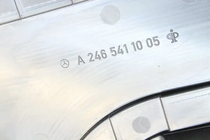 Infiniti Q30 (2015 - 2018) A2465411005 Ящик аккумулятора — фото 6