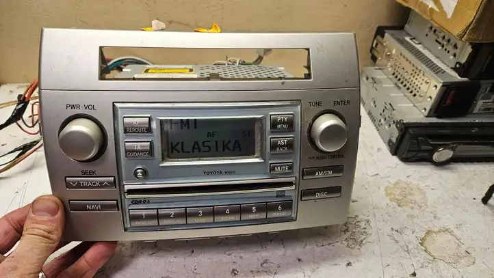 Toyota Corolla Verso AR10 (2004 - 2009) 861200F010 Решетка сабвуфера — фото 8