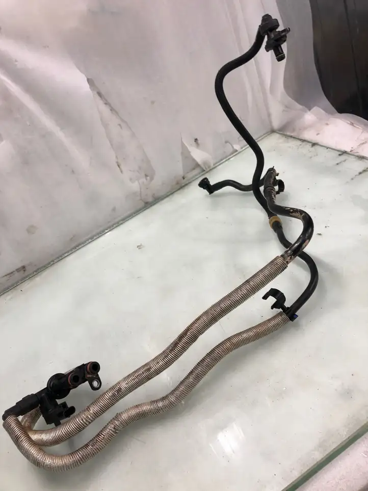 Mercedes-Benz CLA C117,X117,W117 (2013 - 2019) A1330106900 Шланг сапуна — фото 2