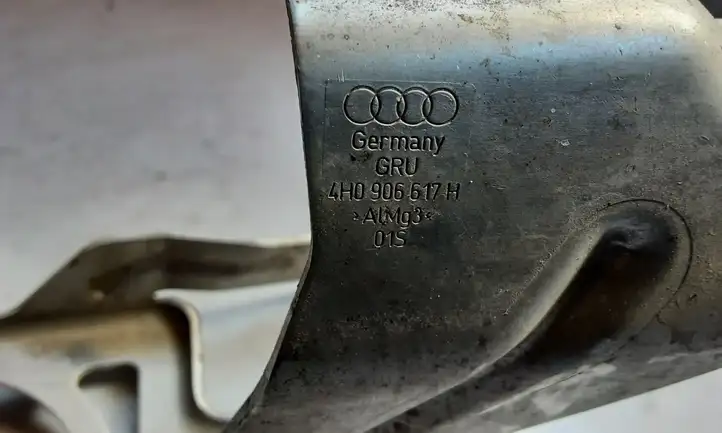 Audi A8 S8 D4 4H (2010 - 2014) 4H0906617H Кронштейн насоса вторичного воздуха — фото 2