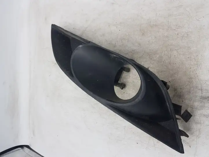Toyota Auris 150 (2006 - 2012) 8148112010 Решетка противотуманной фары — фото 1