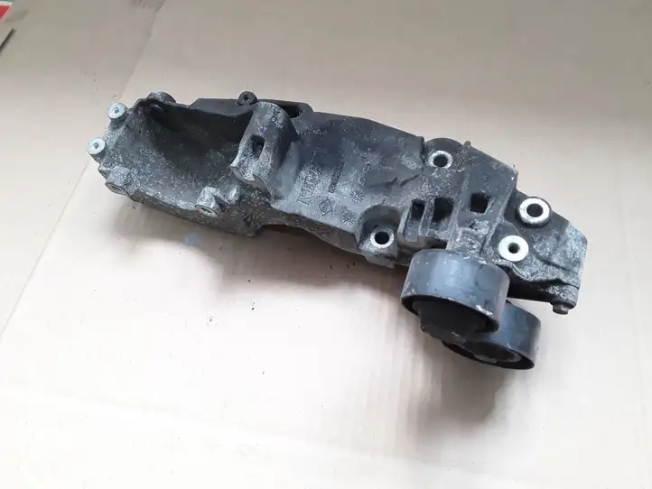 Nissan X-Trail T31 (2007 - 2014) 8200527320 Кронштейн генератора — фото 1