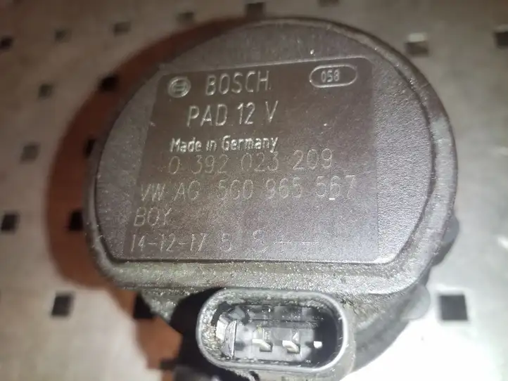 Volkswagen PASSAT B8 (2015 - ) 5G0965567 Электроциркуляционный насос — фото 4