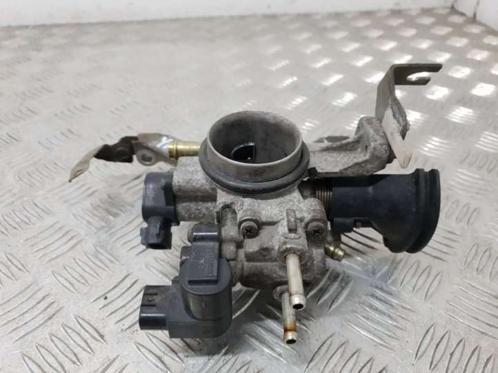 1368001700 Toyota Yaris Droselinė sklendė