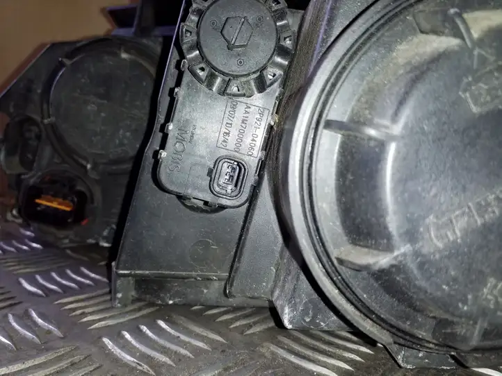 Kia Sorento (2009 - 2014) 921022P090 Передняя фара — фото 2