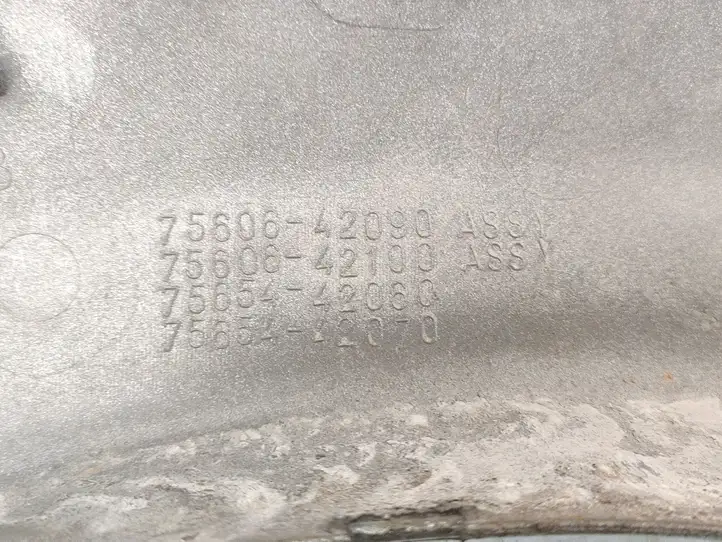 Toyota RAV 4 (XA20) (2000 - 2005) 7560642090 Задняя колесная арка — фото 1