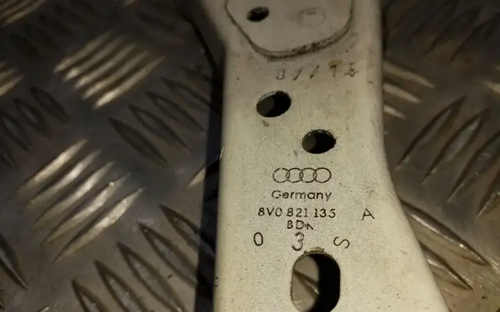 Audi A3/S3 8V (2012 - 2016) 8V0821135A Крепление крыла — фото 2