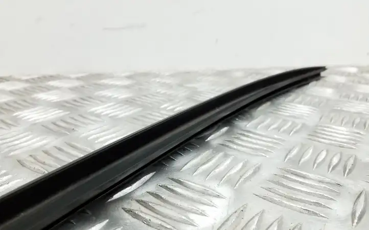 Audi Q5 SQ5 (2008 - 2012) 8R0854328A Накладка стоек лобового стекла — фото 4