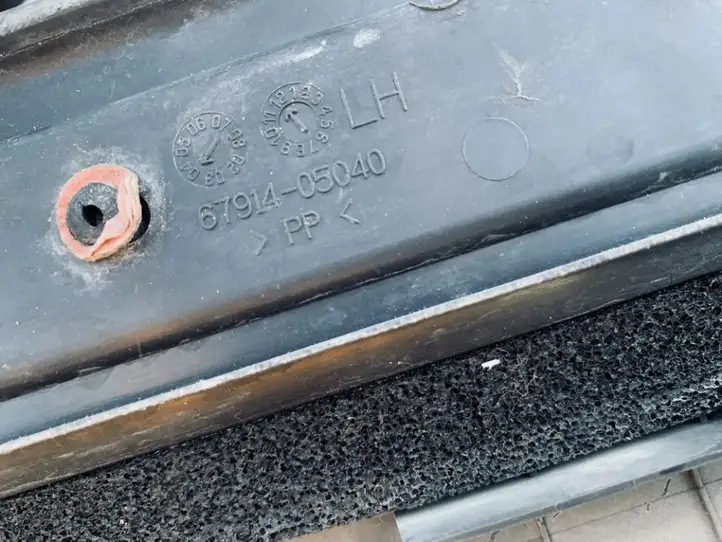 Toyota Avensis T250 (2003 - 2006) 6791405040 Внутренняя отделка переднего порога — фото 3