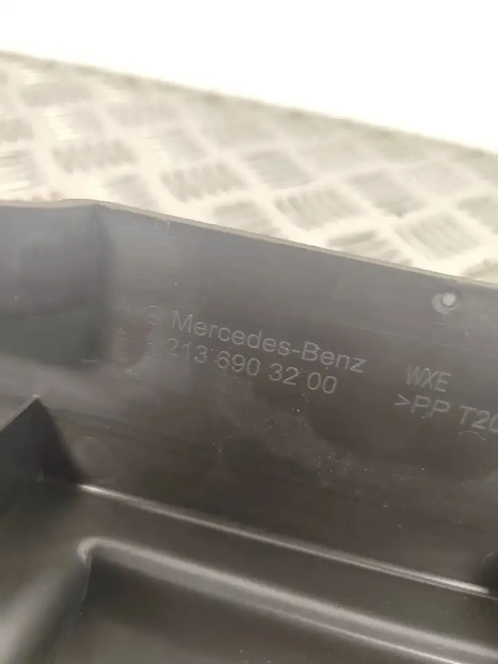 Mercedes-Benz E W213 (2016 - ) A2136903200 Прочая отделка багажника — фото 2