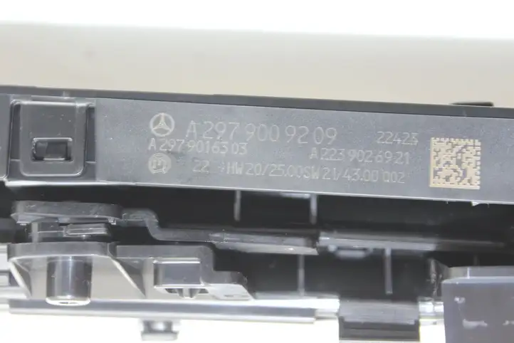 Mercedes-Benz EQS V297 (2021 - ) A2978300303 Воздушная решетка панели — фото 4