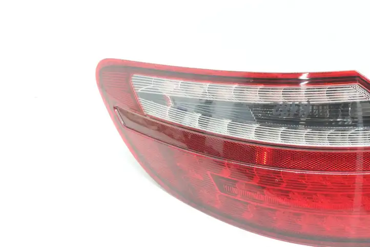 Mercedes-Benz SLK R172 (2011 - 2017) A1729063900 Задний фонарь в кузове — фото 3