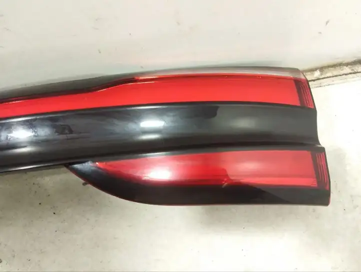 Chrysler Pacifica (2016 - ) 640000011000 Задний фонарь в крышке багажника — фото 3