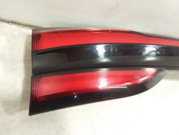 Chrysler Pacifica (2016 - ) 640000011000 Задний фонарь в крышке багажника — фото 16