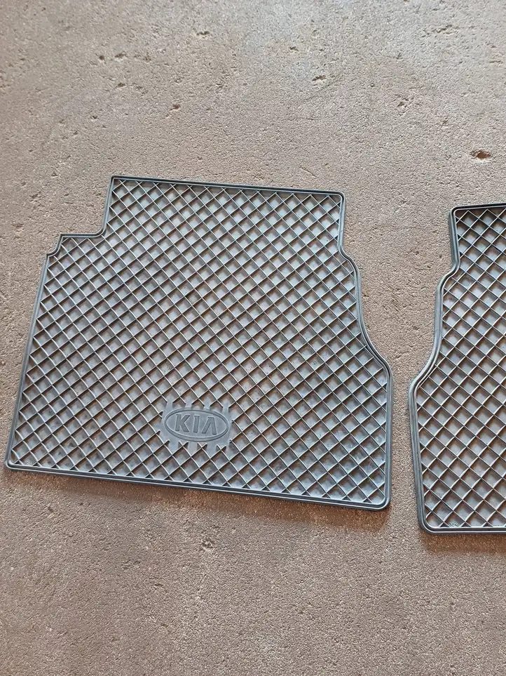 Kia Sorento (2002 - 2006) Коврик для второго ряда — фото 3