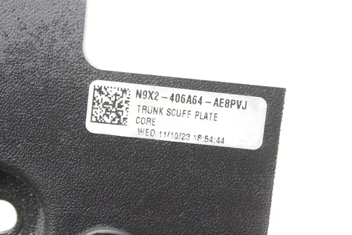 Land Rover Range Rover Sport L461 (2017 - ) N9X2406A64B Отделка порога багажника — фото 2