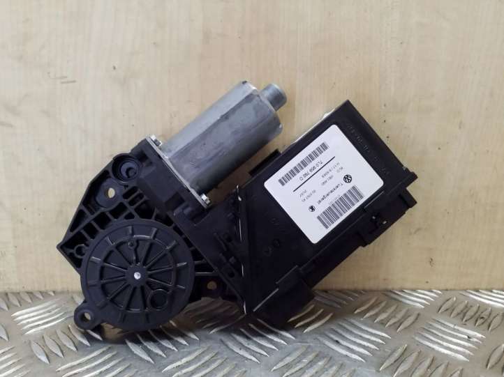 7L0959792D Volkswagen Touareg I Priekinis varikliukas langų pakėlėjo