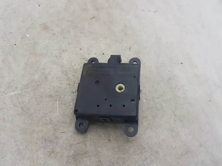 Nissan Note (E11) (2006 - 2014) 3J01030820 Двигатель задвижки потока воздуха — фото 1