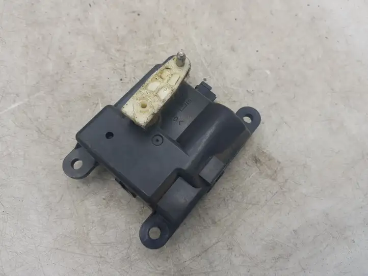 Nissan Note (E11) (2006 - 2014) 3J01030820 Двигатель задвижки потока воздуха — фото 2