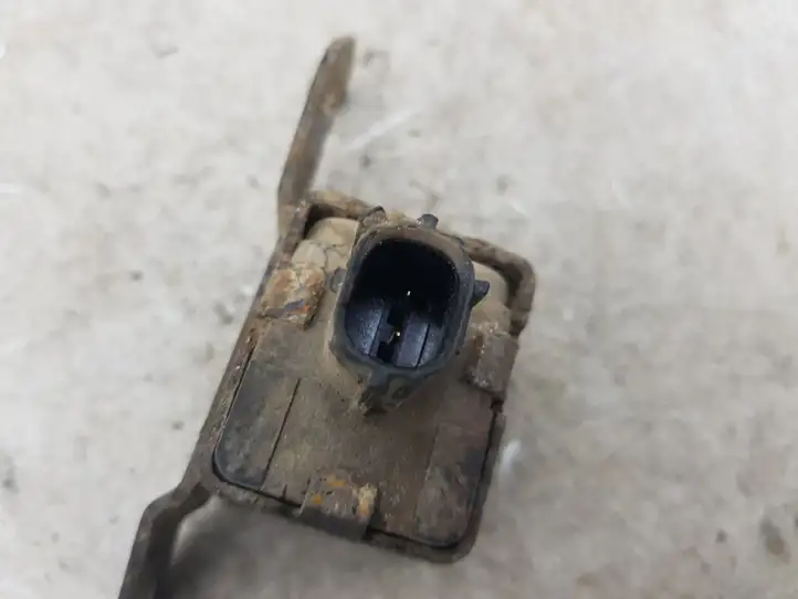 Toyota Corolla E120 E130 (2000 - 2004) 8917313030 Датчик удара SRS — фото 2