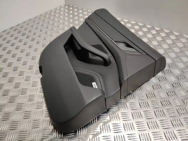 Porsche Taycan 9J1 (2019 - ) 9J1867211EQ Обшивка задней двери — фото 4