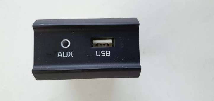 96120H8100 KIA Stonic USB jungtis