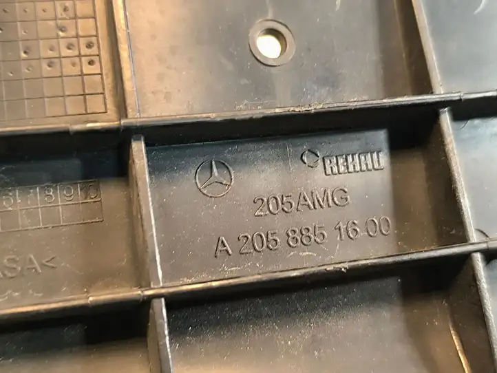 Mercedes-Benz C W205 (2014 - 2021) A2058851600 Кронштейн заднего бампера — фото 2