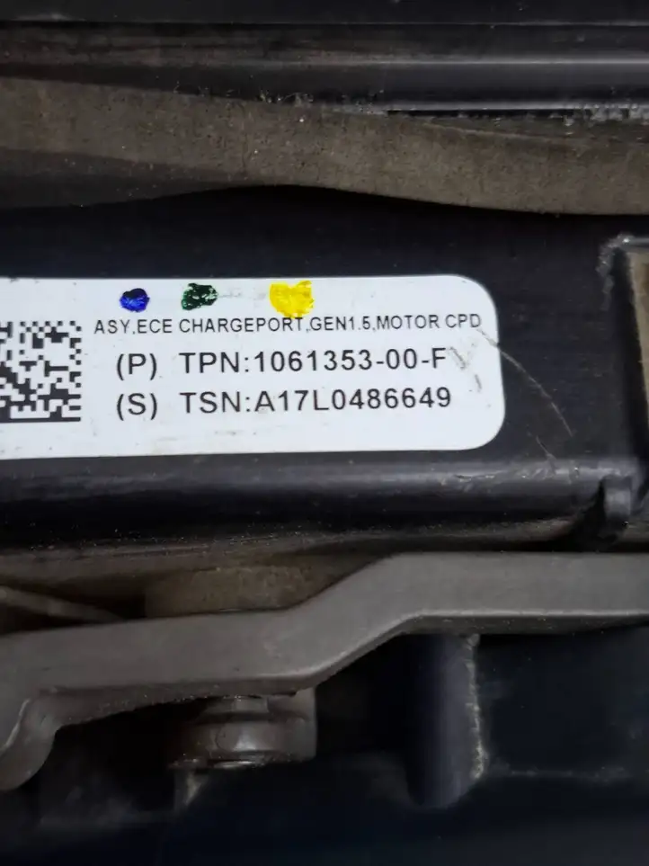 Tesla Model S (2016 - 2021) 106135300F Зарядный разъем электромобиля — фото 10