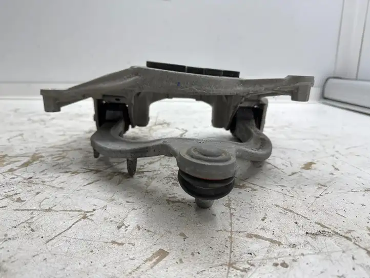 Tesla Model Y (2019 - 2024) 104403200C Верхняя опора пружины — фото 9