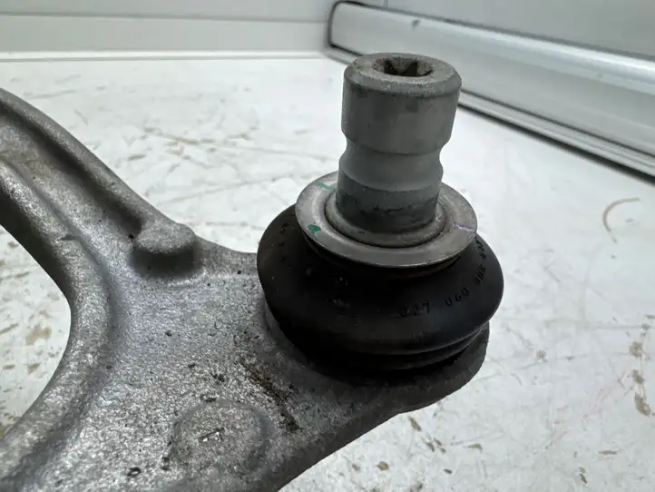 Tesla Model Y (2019 - 2024) 104403200C Верхняя опора пружины — фото 13
