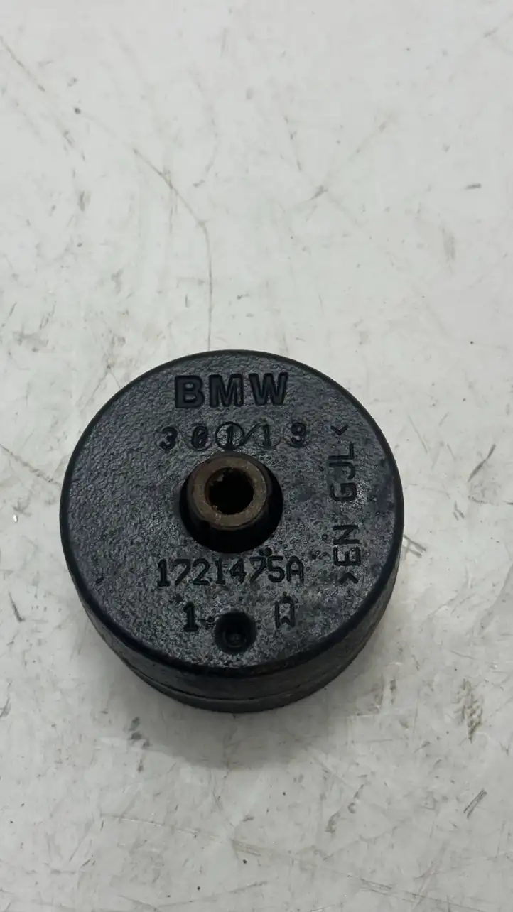 BMW 5 G30 G31 (2016 - ) 6861488 Кронштейн заднего стабилизатора — фото 1