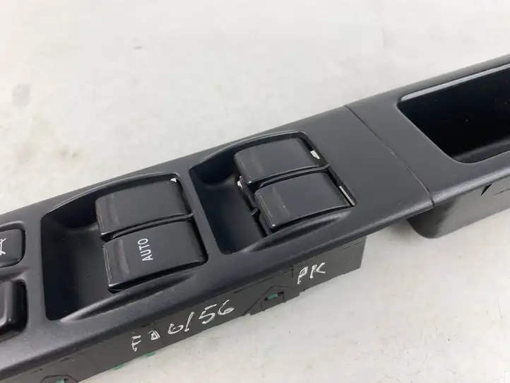 Subaru Forester SG (2006 - 2008) Кнопка стеклоподъемников — фото 11