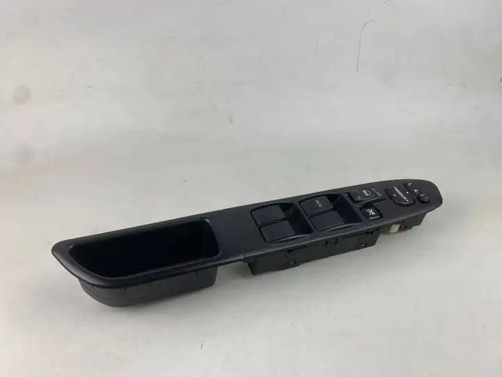 Subaru Forester SG (2006 - 2008) Кнопка стеклоподъемников — фото 14